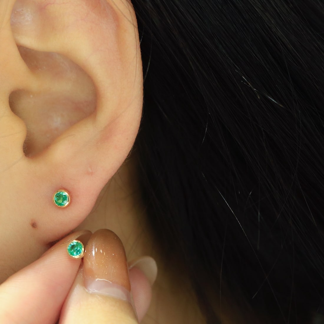 18K Gold Emerald Earrings - 4