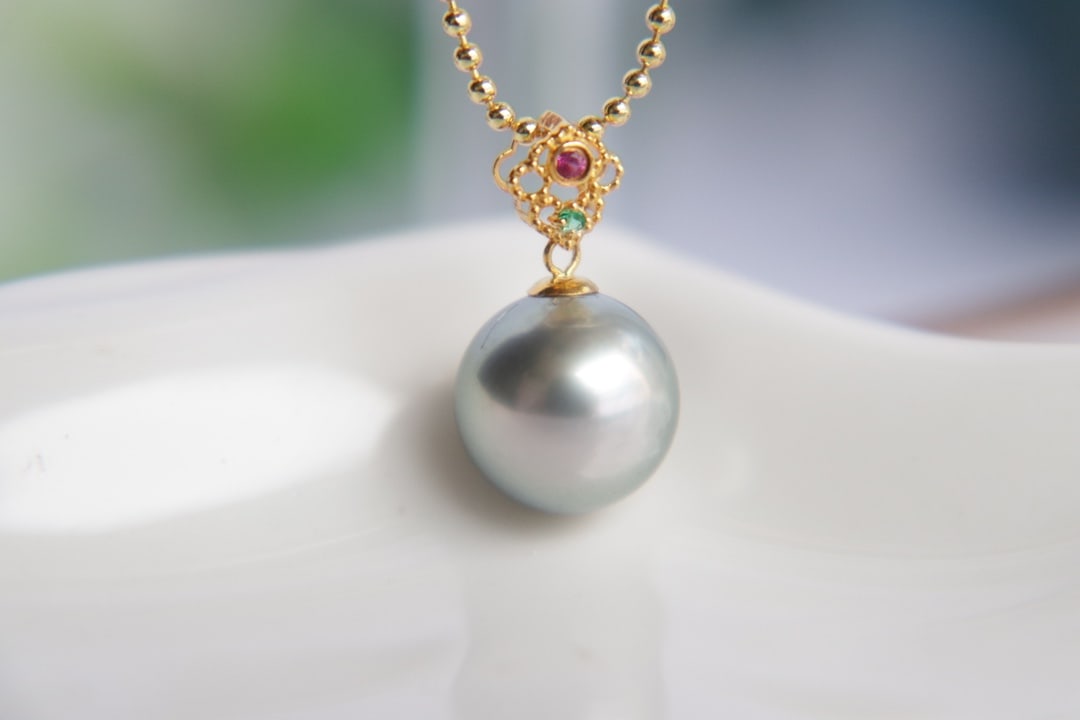 18K Gold Tahitian Saltwater Pearl Pendant - 3