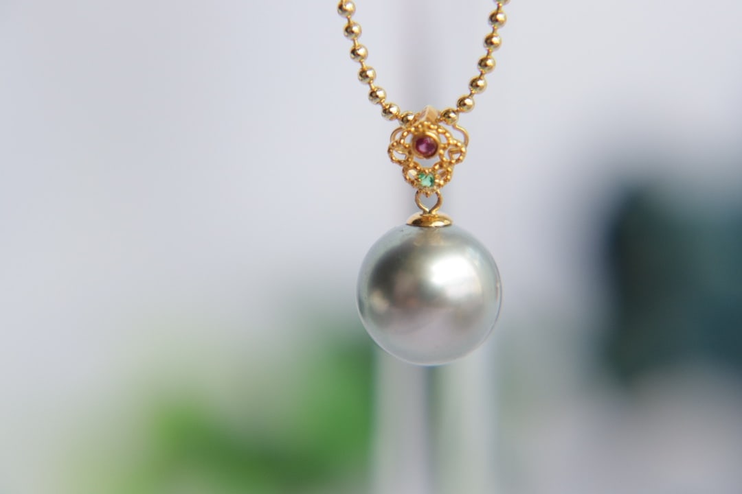 18K Gold Tahitian Saltwater Pearl Pendant - 8