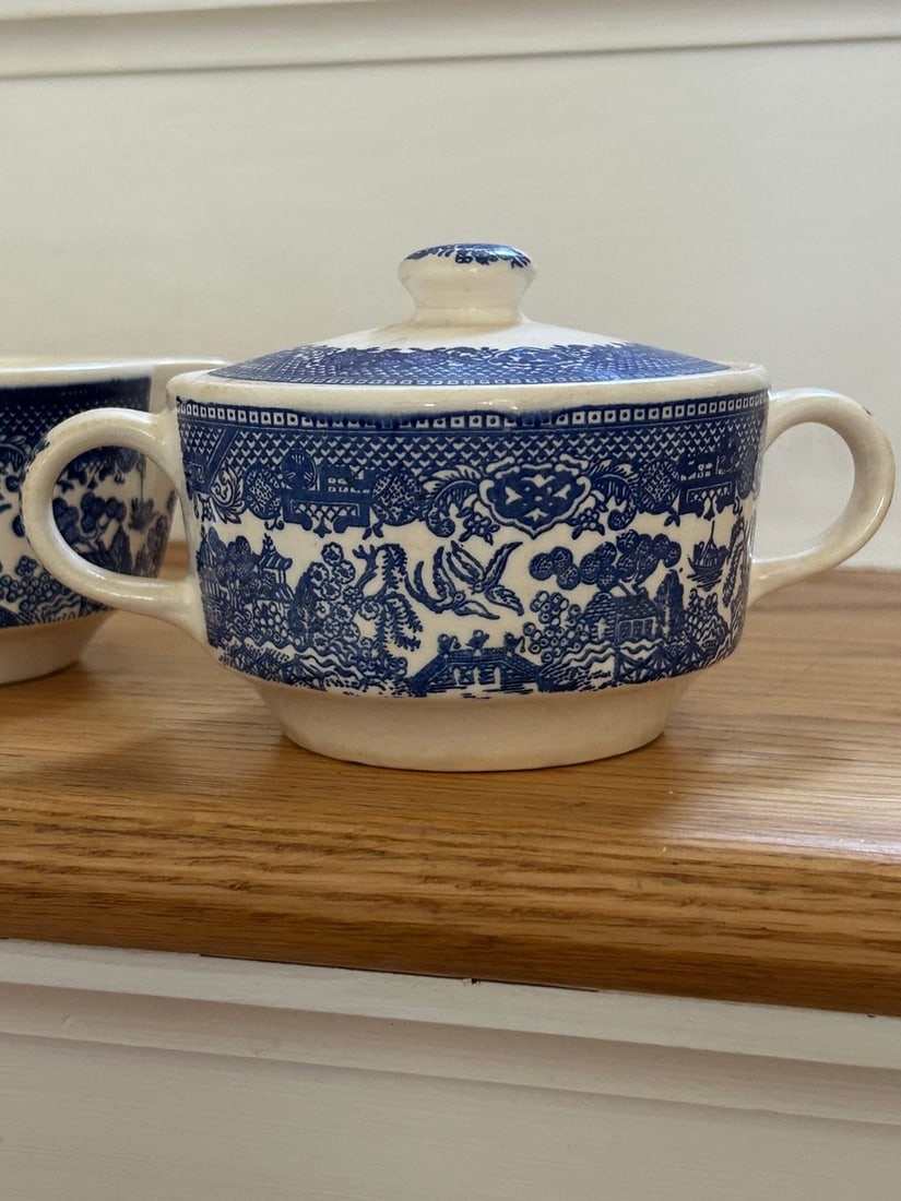 Vintage Blue Willow Pattern Creamer and Lidded Sugar Bowl - 2