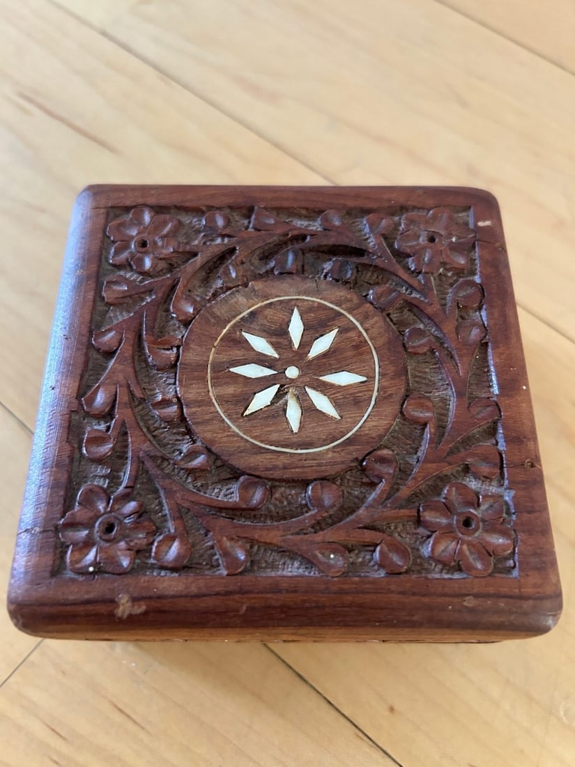 Hand-Carved Wooden Keepsake Box with Inlaid Floral Motif - 2