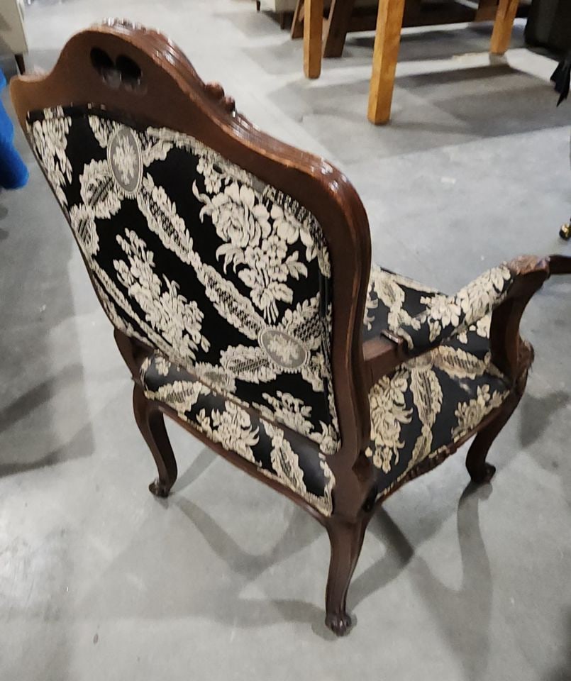 Elegant antique Louis XV style armchair w/ hand-carved ornate wood frame & distinctive upholstery. - 3
