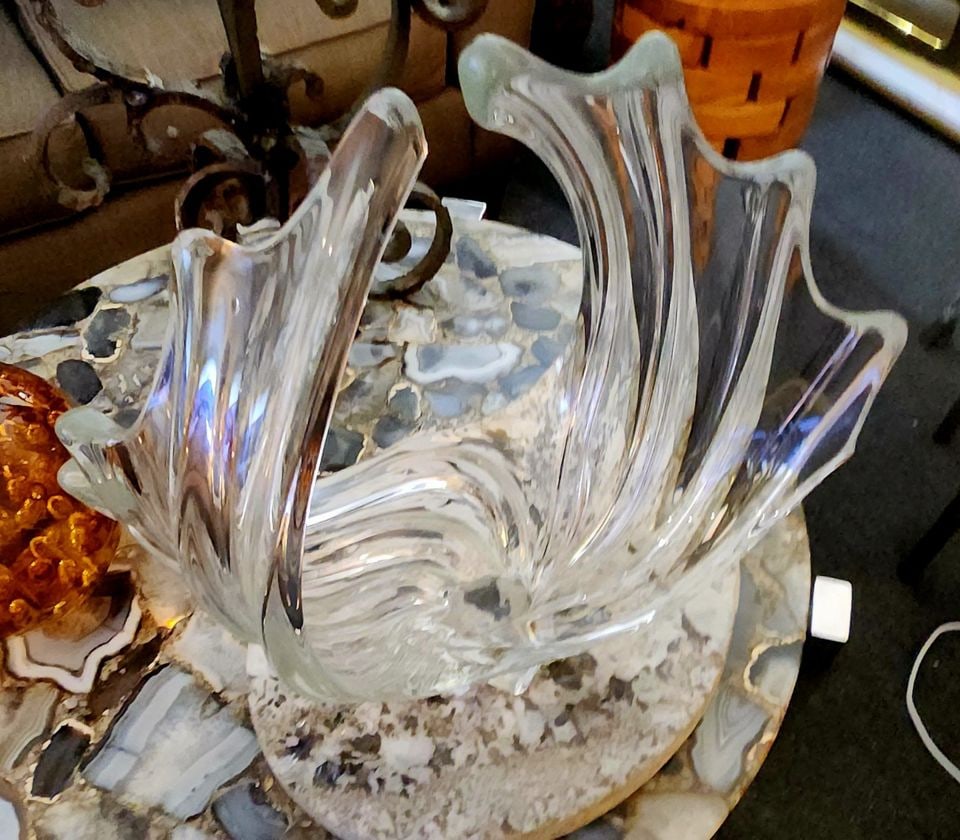 Large vintage Vannes Le Chatel sculptural crystal glass centerpiece bowl made in France. - 4