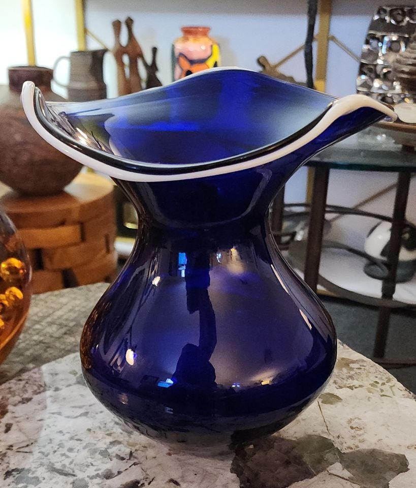 Striking Mid-Century 8.5D x 9H Cobalt Blue Art Glass Sculptural Murano Vase w/ Elegant White Piping - 3