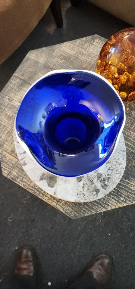 Striking Mid-Century 8.5D x 9H Cobalt Blue Art Glass Sculptural Murano Vase w/ Elegant White Piping - 4