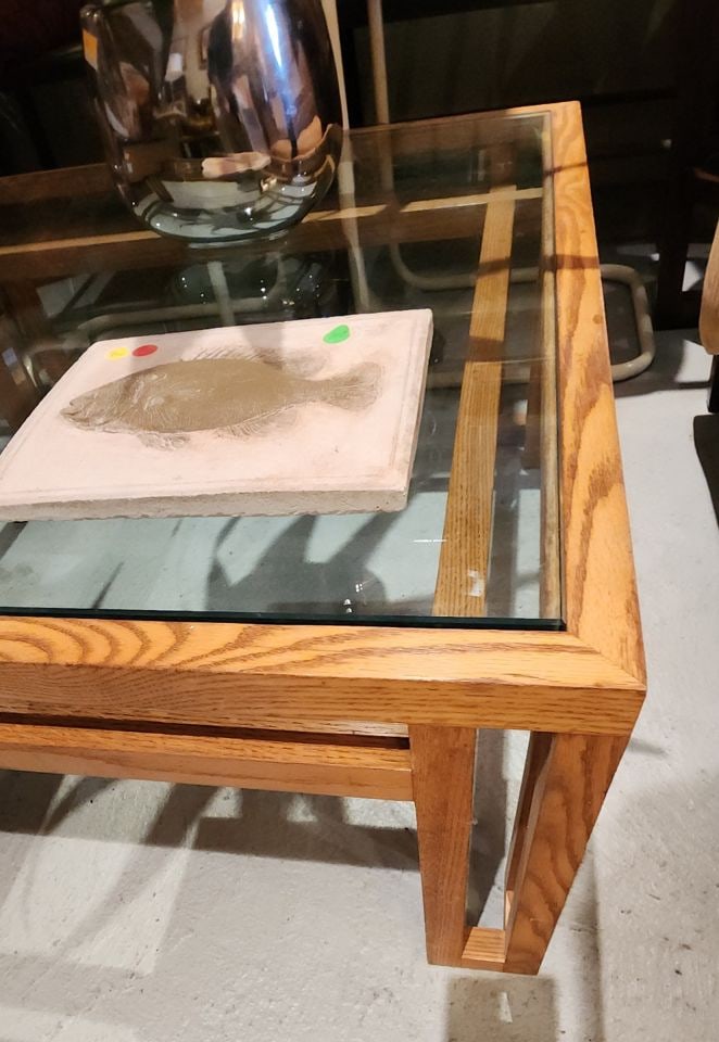 Vintage Large Mid-Century Modern Deco-Influenced solid oak coffee table with heavy 3/8 in glass. - 5