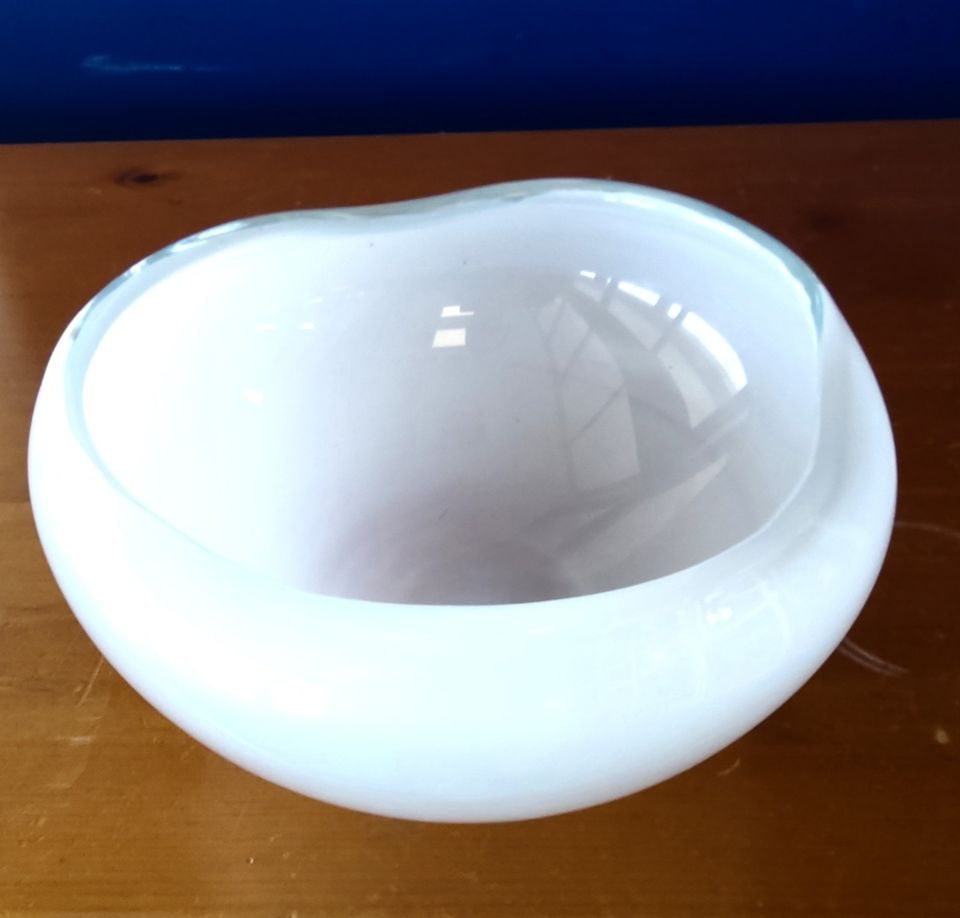 Heavy 6" Diamater Clear & Opaque White Art Glass Bowl w/ Murano Indications. Not Marked.: This elegant sculptural vintage art glass bowl is made of thick, opaque white glass. It has an asymmetrical, clear glass organic rim and a smooth, polished finish. The base is slightly tapered. Shippi