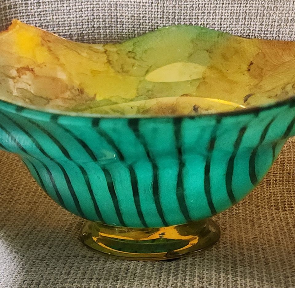 After Dale Chihuly 18Dx7H Vintage Hand-Blown Art Glass Bowl w/ Vibrant Abstract Contrasting Designs. - 5
