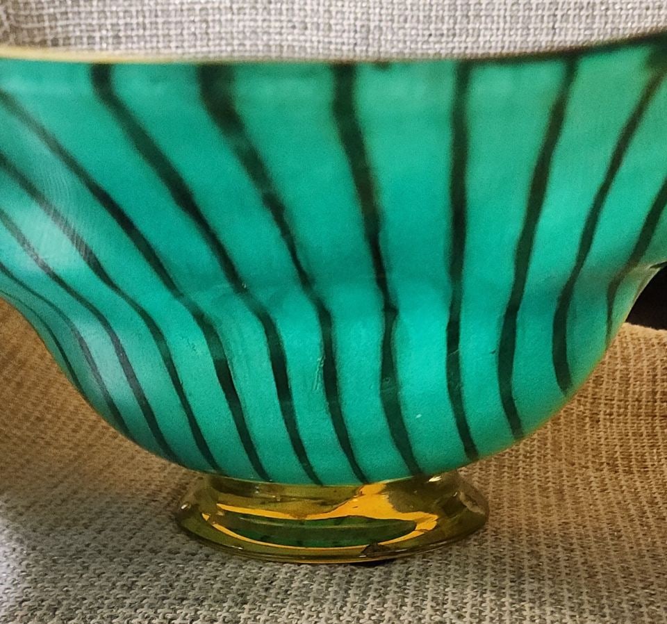 After Dale Chihuly 18Dx7H Vintage Hand-Blown Art Glass Bowl w/ Vibrant Abstract Contrasting Designs. - 6