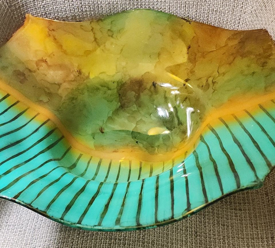 After Dale Chihuly 18Dx7H Vintage Hand-Blown Art Glass Bowl w/ Vibrant Abstract Contrasting Designs. - 7