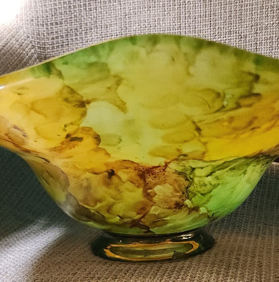 After Dale Chihuly 18Dx7H Vintage Hand-Blown Art Glass Bowl w/ Vibrant Abstract Contrasting Designs. - 9