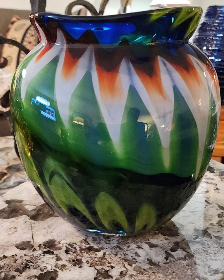 Heavy vintage Murano style art class vase w/ brilliantly colored abstract multi-imaged pattern. - 2