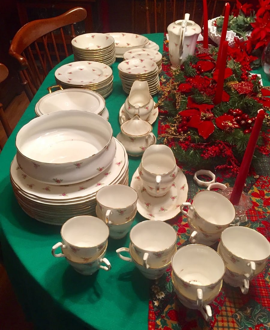 Duchess Bone China Dinnerware Set with Rose Pattern, Service for 12, England - 2