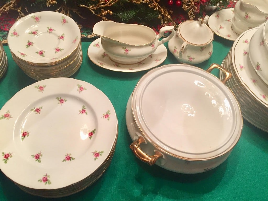 Duchess Bone China Dinnerware Set with Rose Pattern, Service for 12, England - 4