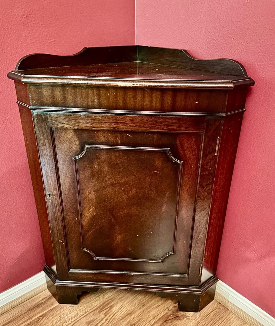 Vintage Mahogany Corner Cabinet - 11