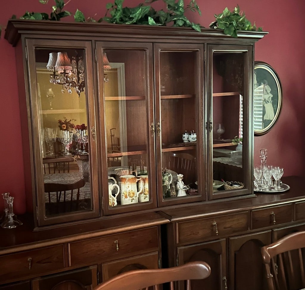 Mahogany Breakfront Hutch & 2 Sideboards - 4