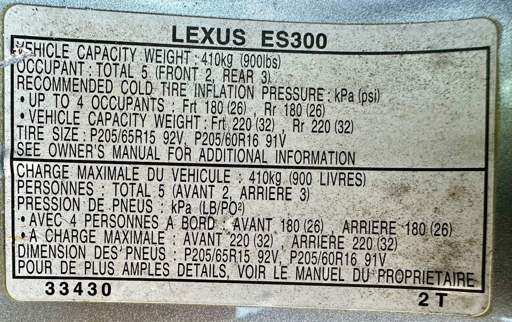 2000-2001 Lexus ES 300 Sedan with Low Mileage - 14