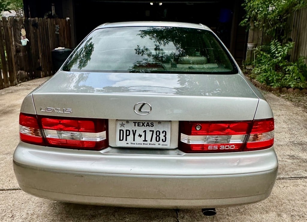 2000-2001 Lexus ES 300 Sedan with Low Mileage - 2