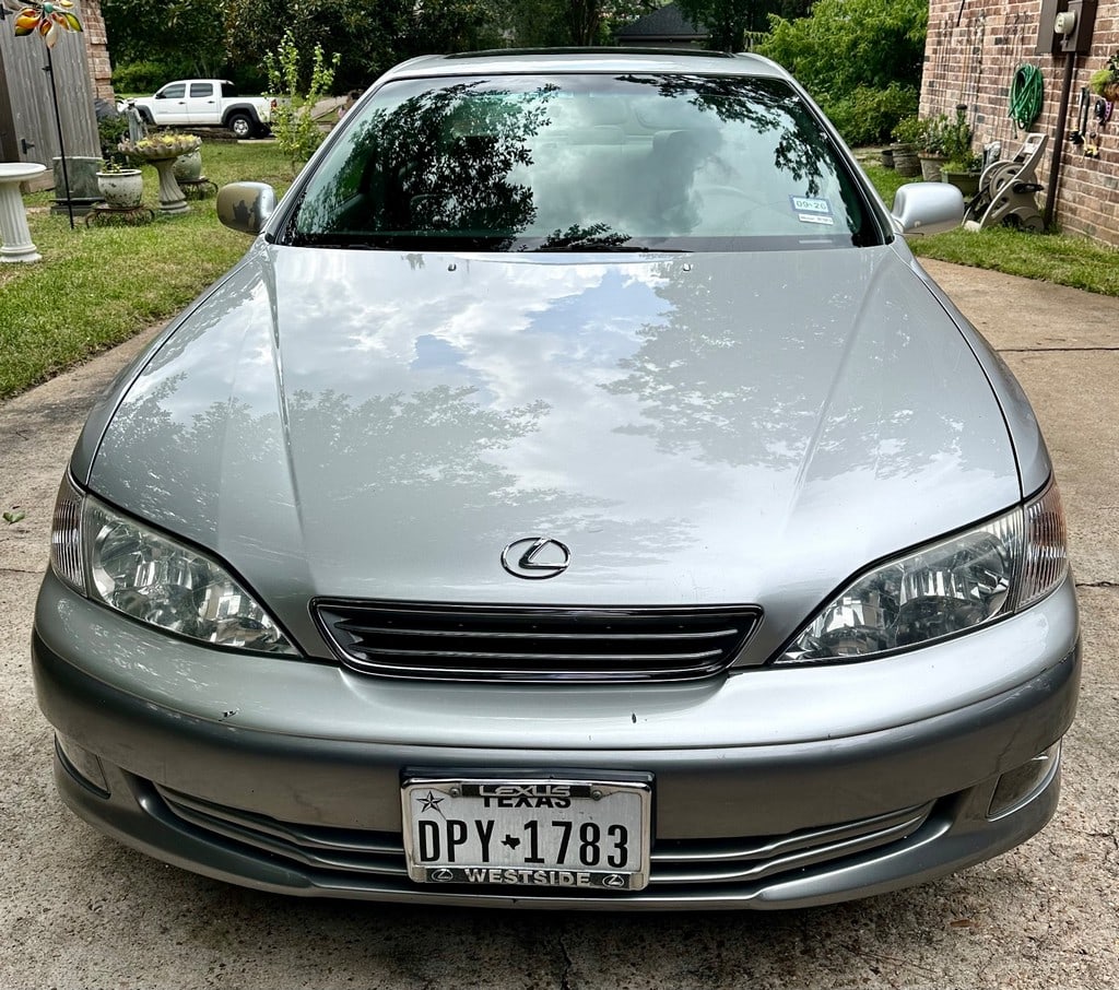 2000-2001 Lexus ES 300 Sedan with Low Mileage - 3