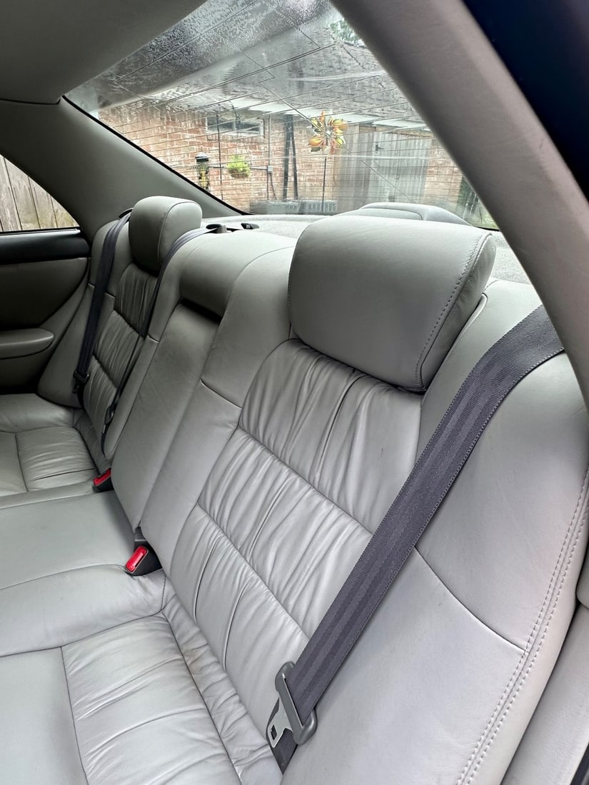 2000-2001 Lexus ES 300 Sedan with Low Mileage - 7