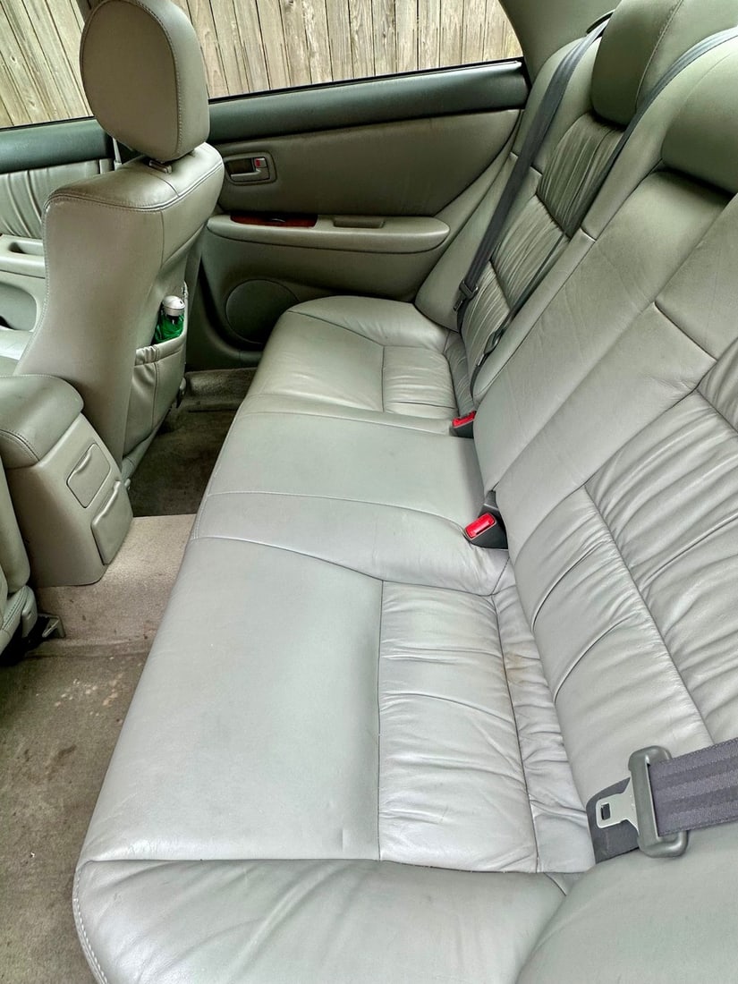 2000-2001 Lexus ES 300 Sedan with Low Mileage - 8