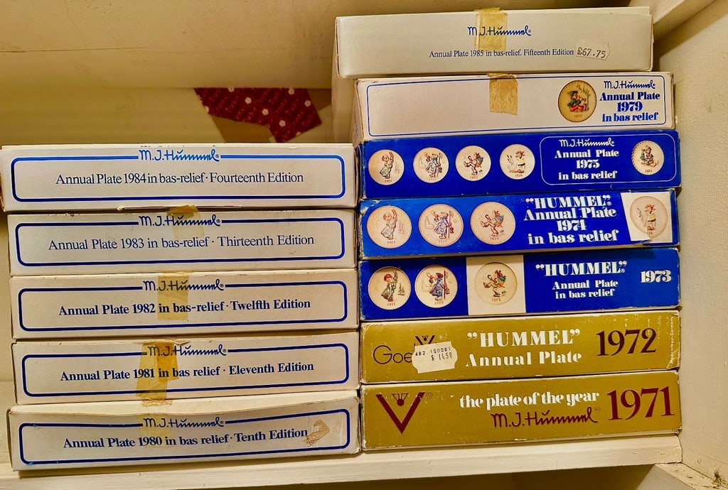 Collection of Hummel Annual Collector Plates, 1971-1985 - 2