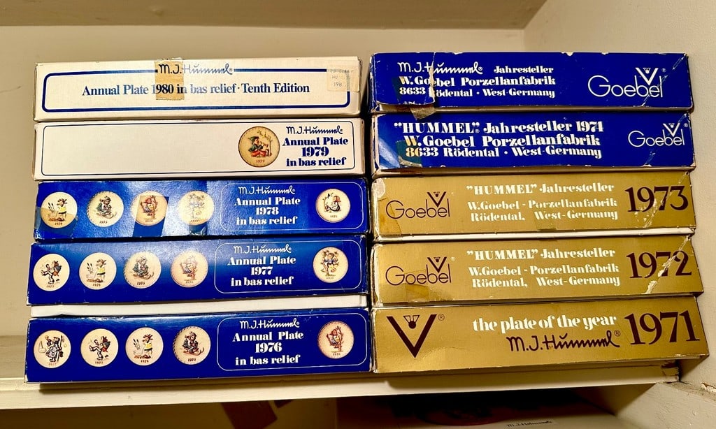 Collection of Hummel Annual Collector Plates, 1971-1985 - 3