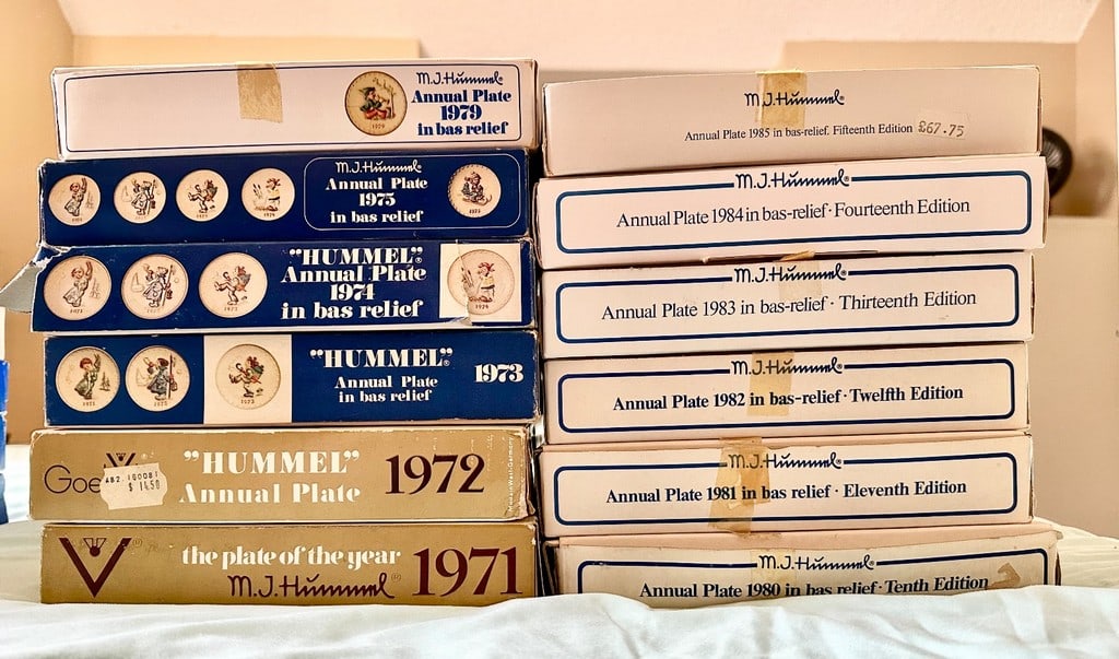 Collection of Hummel Annual Collector Plates, 1971-1985 - 4
