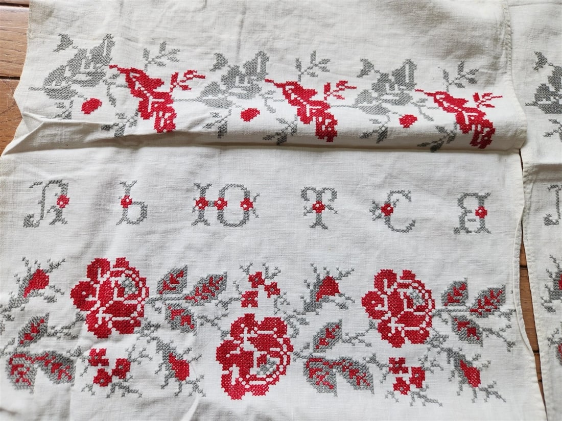 VINTAGE UKRAINIAN HAND EMBROIDERED LINEN RUSHNIK or TABLE RUNNER - 3