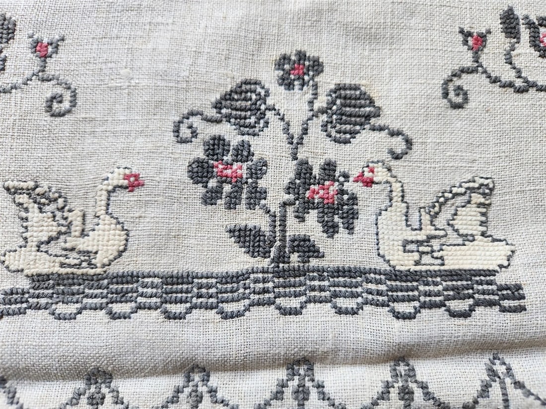 VINTAGE UKRAINIAN EMBROIDERED LINEN RUSHNIK or TABLE RUNNER w/ SWANN DESIGN - 2