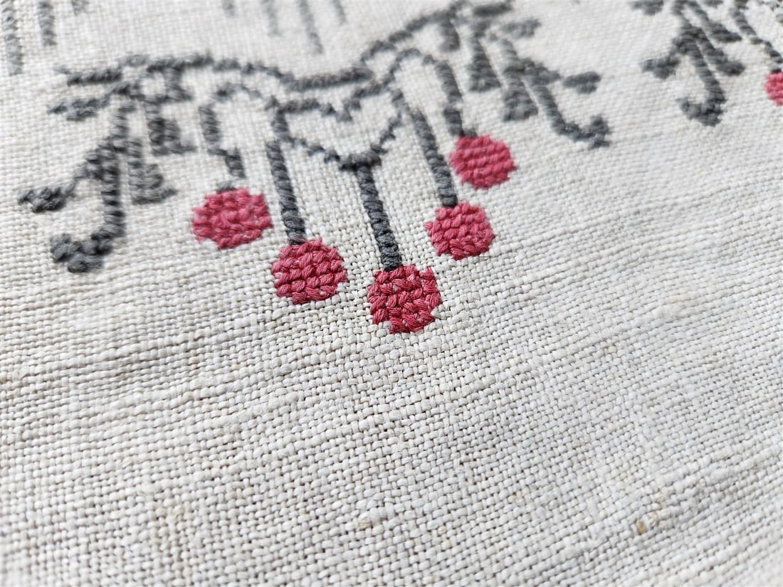 VINTAGE UKRAINIAN EMBROIDERED LINEN RUSHNIK or TABLE RUNNER w/ SWANN DESIGN - 3