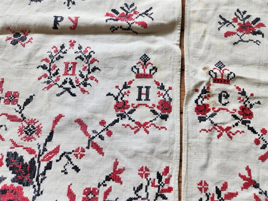VINTAGE RUSSIAN or UKRAINIAN EMBROIDERED LINEN RUSHNIK or TABLE RUNNER w/FLOWERS - 4