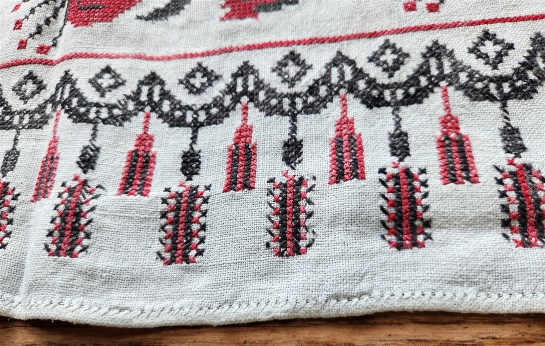 VINTAGE RUSSIAN or UKRAINIAN EMBROIDERED LINEN RUSHNIK or TABLE RUNNER signed - 6