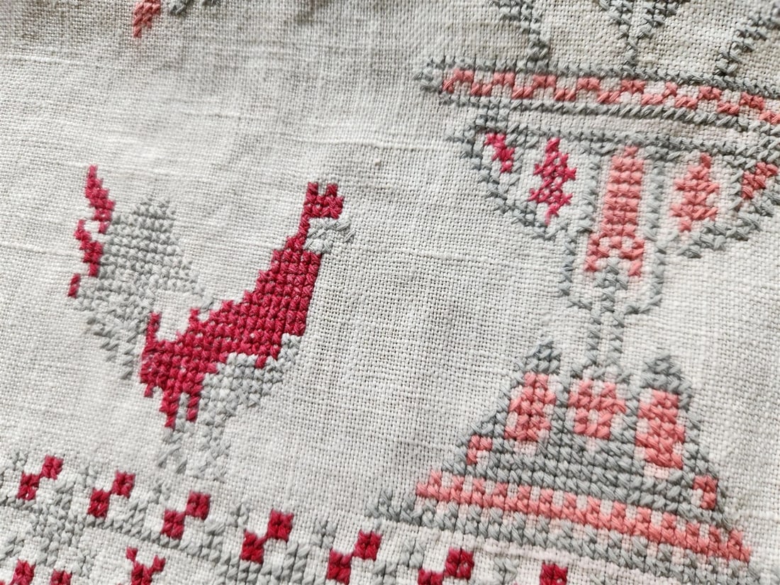 VINTAGE RUSSIAN or UKRAINIAN EMBROIDERED LINEN RUSHNIK or TABLE RUNNER -ROOSTERS - 3