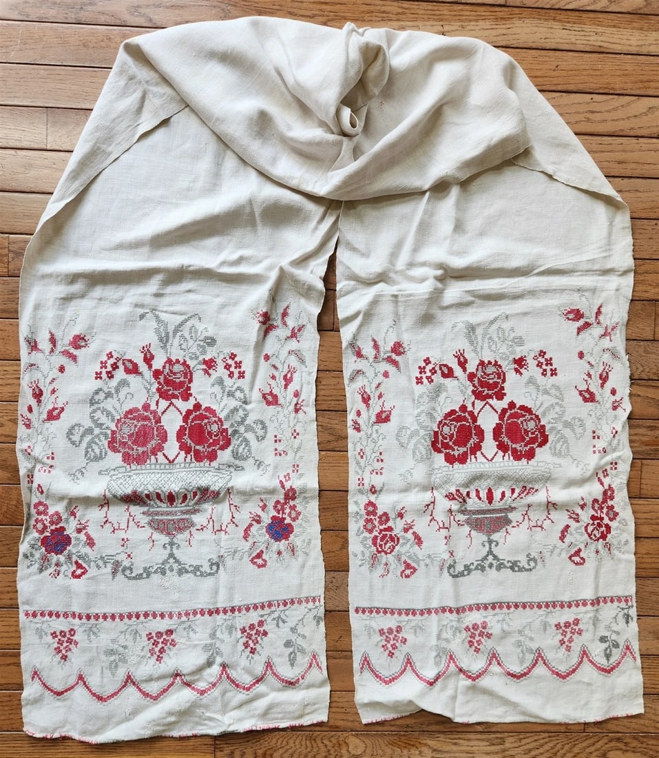 VINTAGE RUSSIAN or UKRAINIAN EMBROIDERED LINEN RUSHNIK or TABLE RUNNER - 4