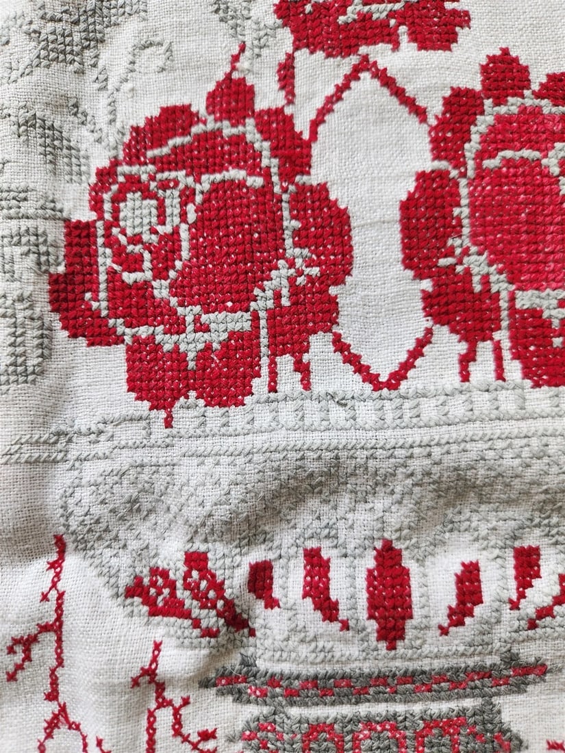 VINTAGE RUSSIAN or UKRAINIAN EMBROIDERED LINEN RUSHNIK or TABLE RUNNER - 6