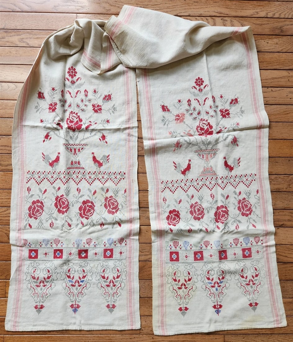 VINTAGE RUSSIAN or UKRAINIAN EMBROIDERED LINEN RUSHNIK or TABLE RUNNER -ROOSTERS: VINTAGE RUSSIAN or UKRAINIAN EMBROIDERED LINEN RUSHNIK or TABLE RUNNER . Used as a "rushnik" - the towel used for decoration of the icon corner in the house. Very good condition. Some occasional faded