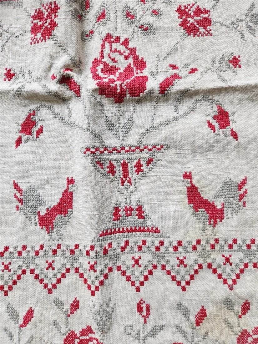 VINTAGE RUSSIAN or UKRAINIAN EMBROIDERED LINEN RUSHNIK or TABLE RUNNER -ROOSTERS - 2