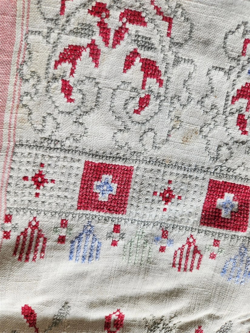 VINTAGE RUSSIAN or UKRAINIAN EMBROIDERED LINEN RUSHNIK or TABLE RUNNER -ROOSTERS - 5