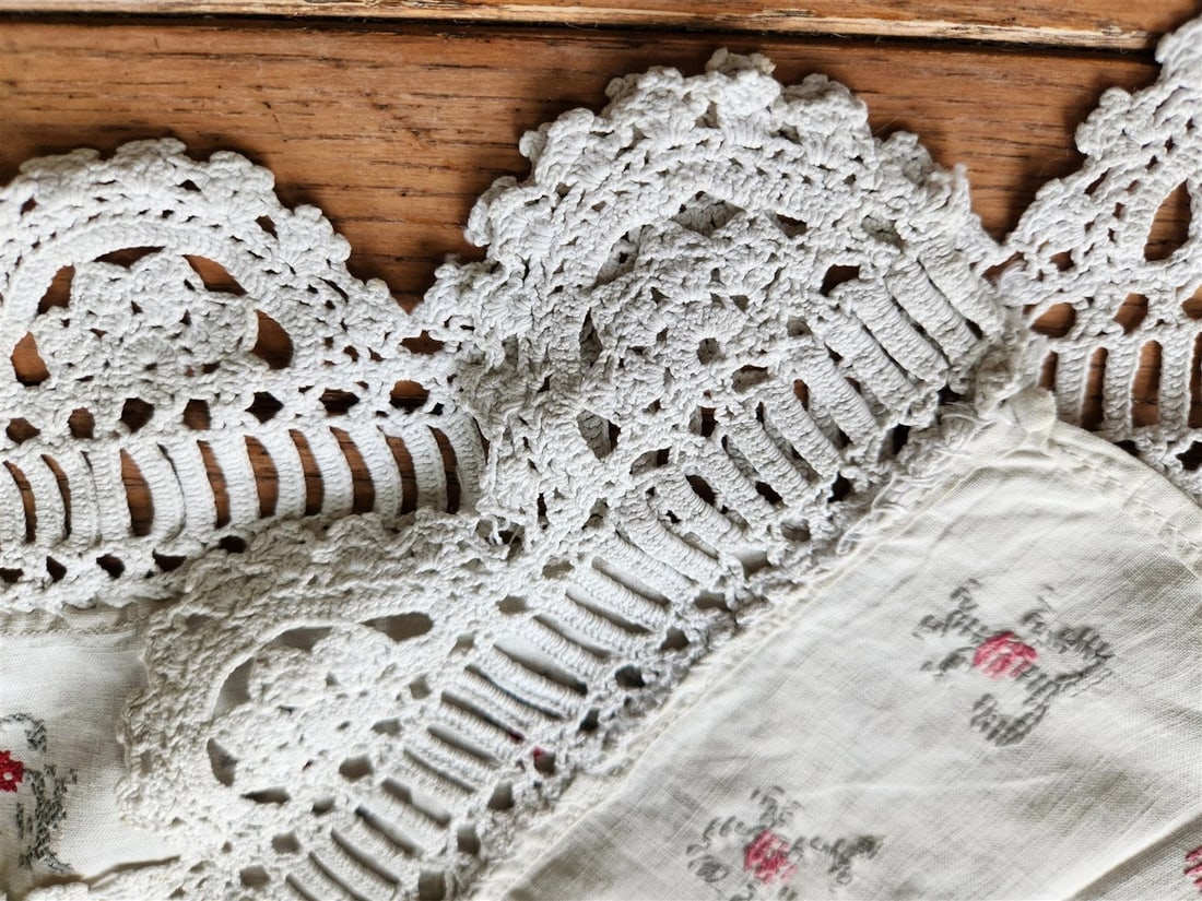 VINTAGE UKRAINIAN HAND EMBROIDERED LINEN RUSHNIK or TABLE RUNNER - 5