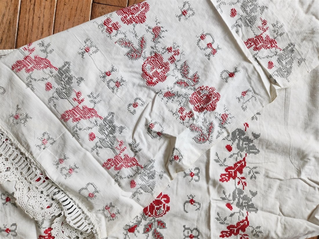 VINTAGE UKRAINIAN HAND EMBROIDERED LINEN RUSHNIK or TABLE RUNNER - 6