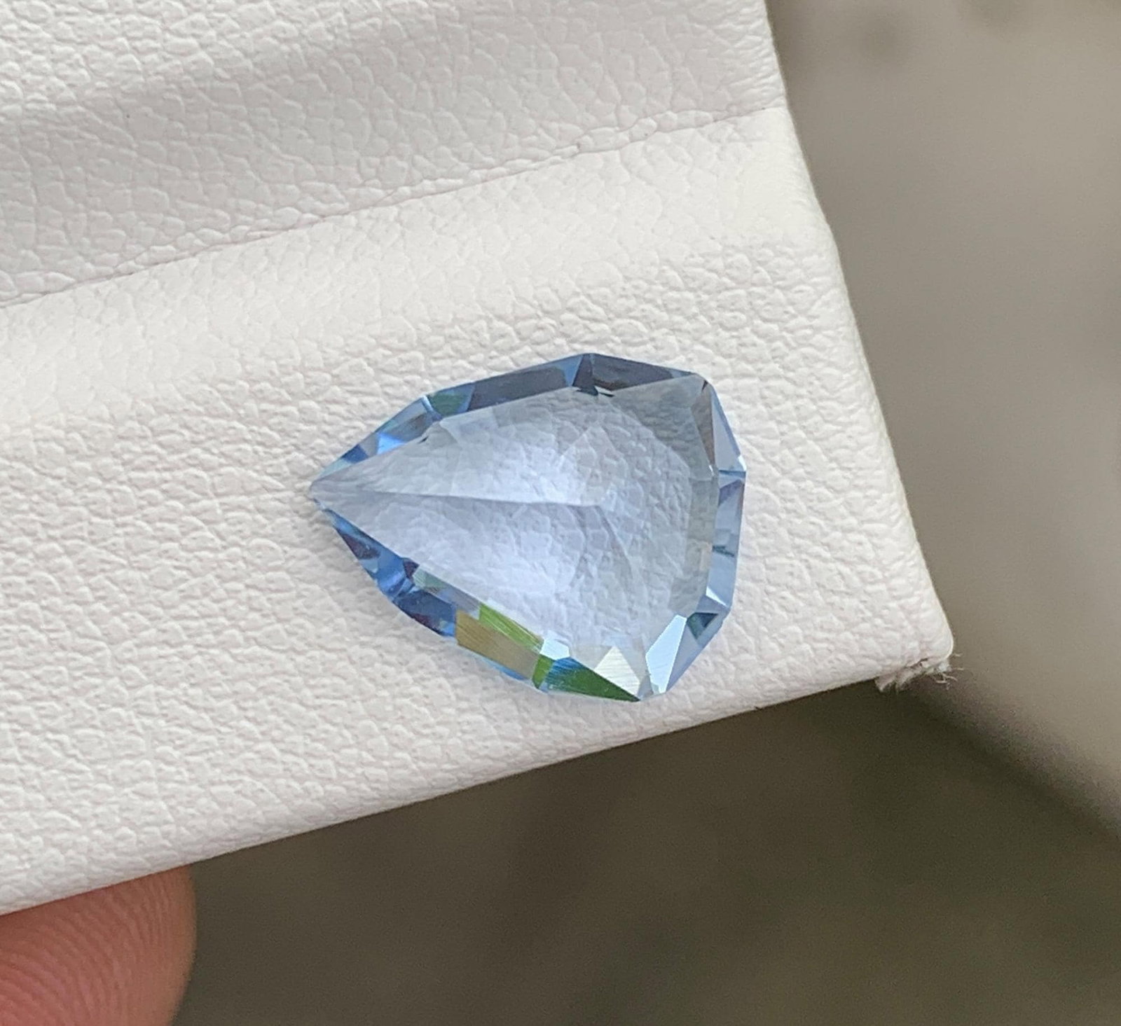 Santa Maria Aquamarine Gemstone: 3.17 Ct Fancy Pear Cut Madagascar Beryl for Jewelry Making - 2