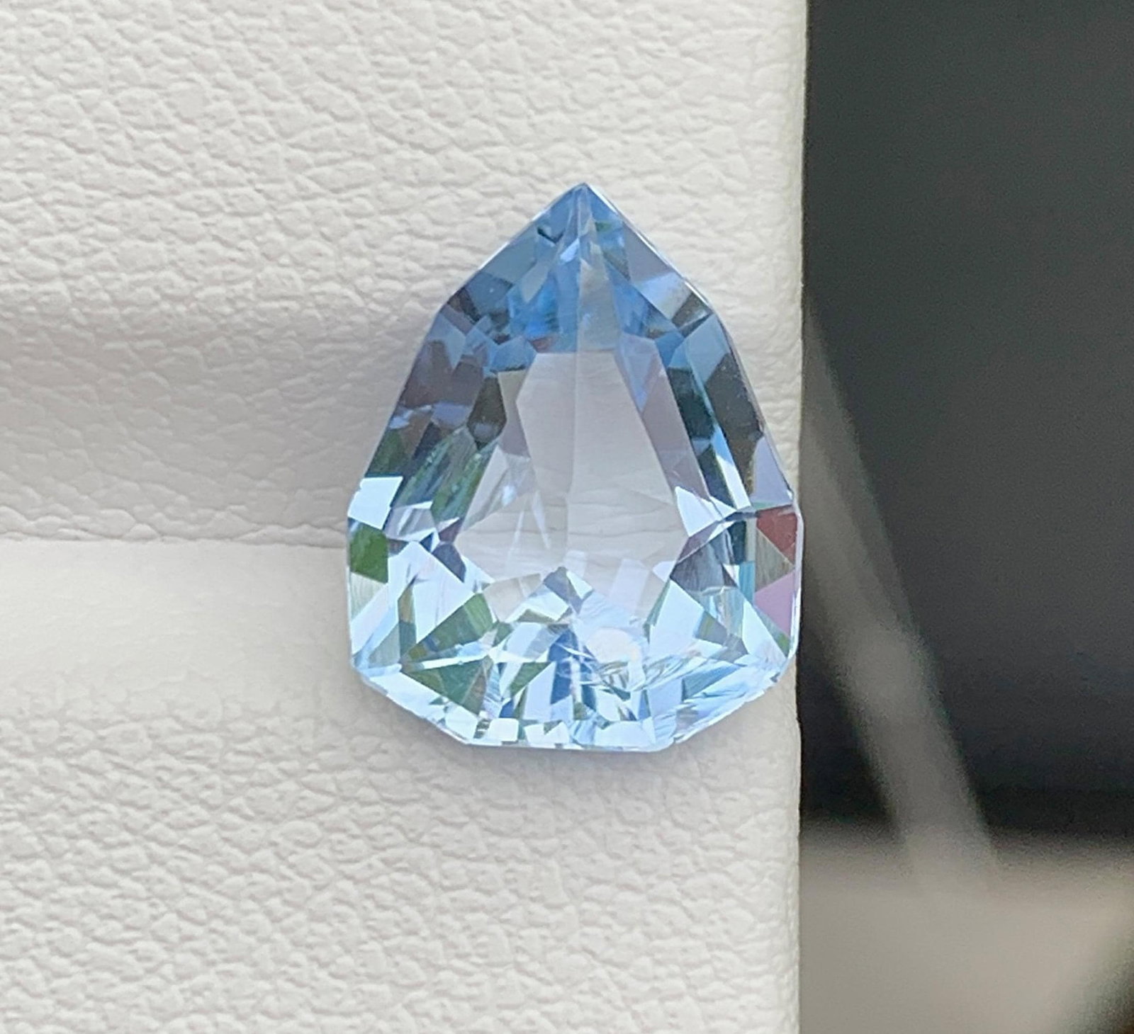 Santa Maria Aquamarine Gemstone: 3.17 Ct Fancy Pear Cut Madagascar Beryl for Jewelry Making - 3