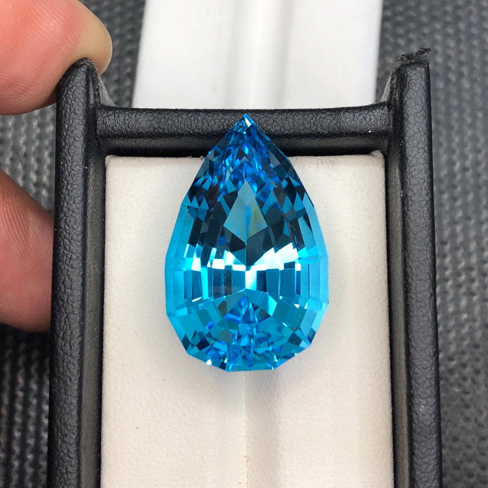 47 Carat Swiss Blue Topaz Gemstone Pear Cut Jewelry Making - 3