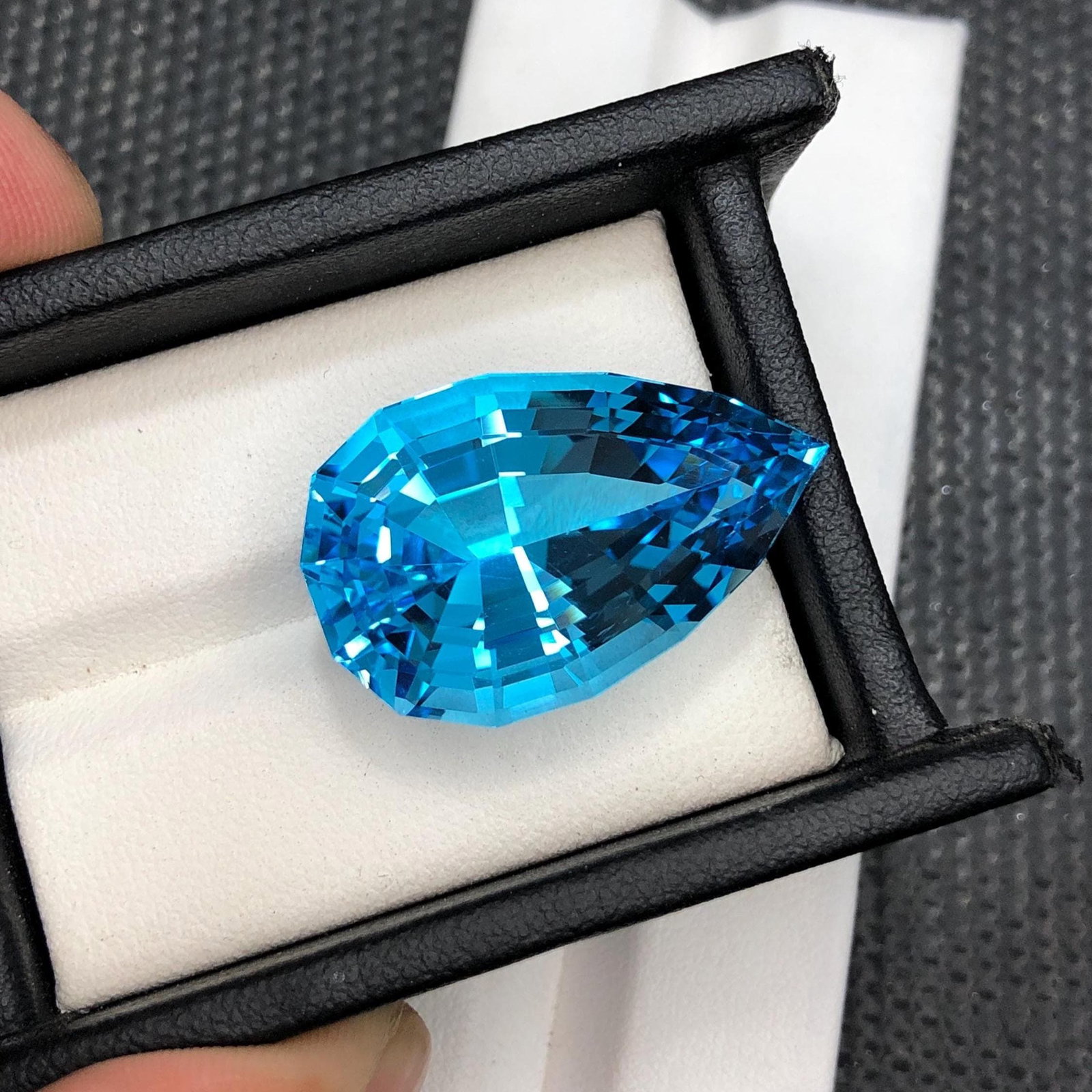 47 Carat Swiss Blue Topaz Gemstone Pear Cut Jewelry Making - 5