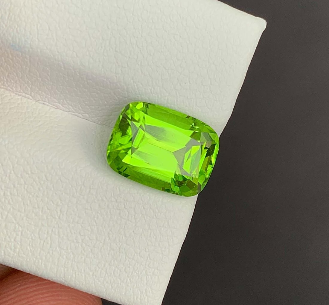 Cushion Cut Peridot Gemstone: Natural August Birthstone, Pakistan (4.68 carats) - 5