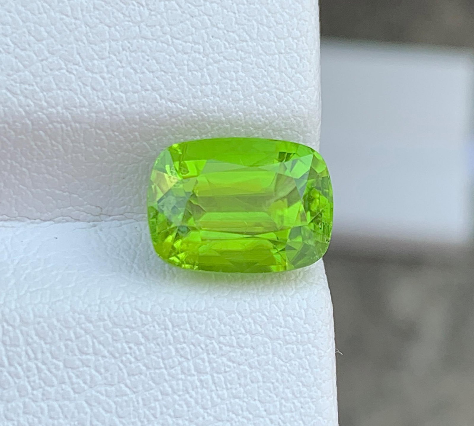 Cushion Cut Peridot Gemstone: Natural August Birthstone, Pakistan (3.94 carats) - 3