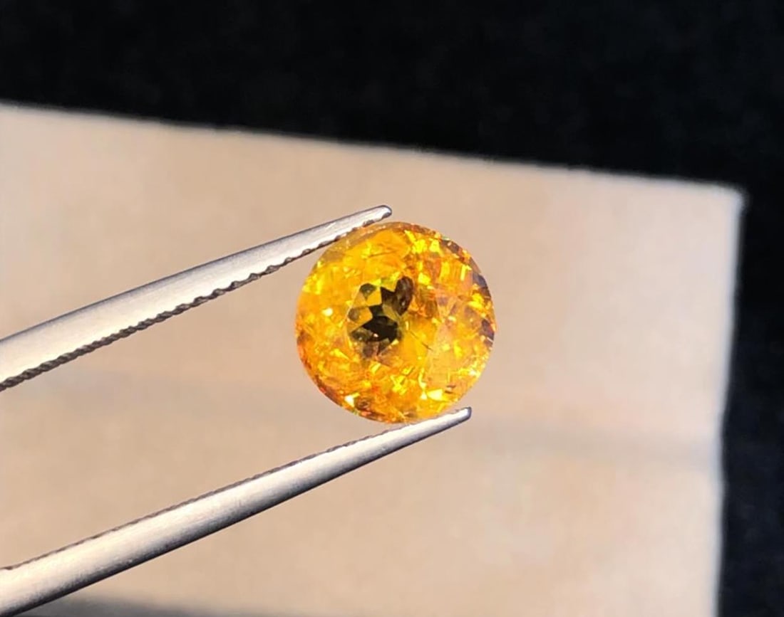 Round Sphene Gemstone: Faceted Titanite, Intense Sparkle (2.715 CT) - 2