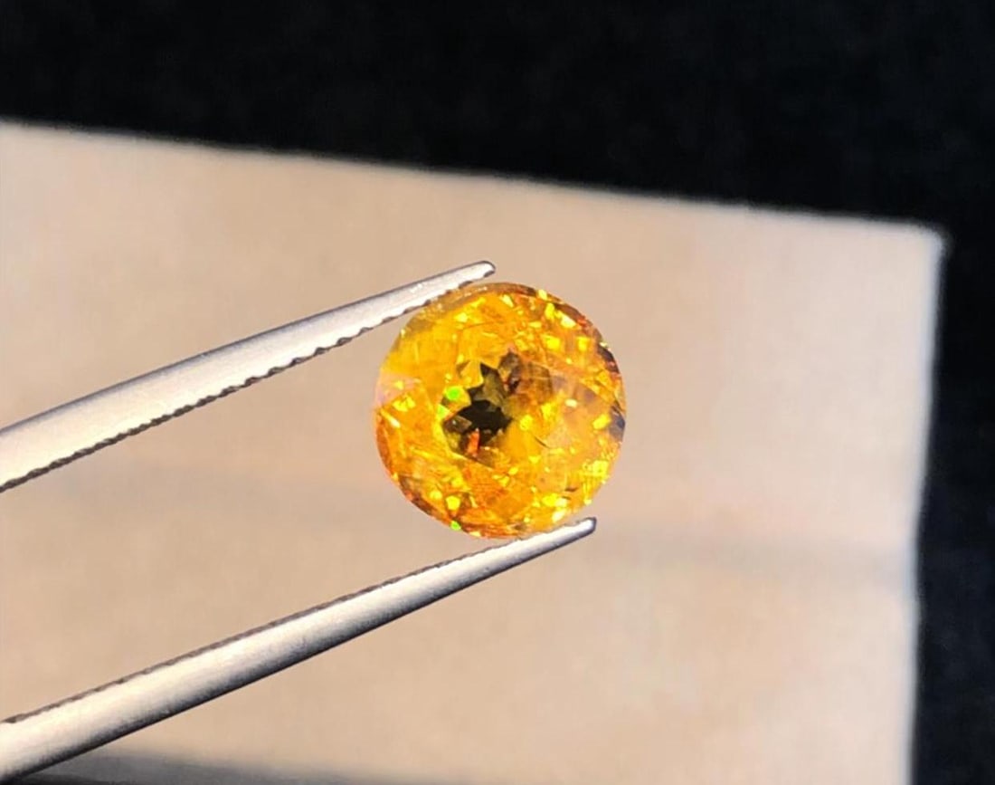 Round Sphene Gemstone: Faceted Titanite, Intense Sparkle (2.715 CT) - 7