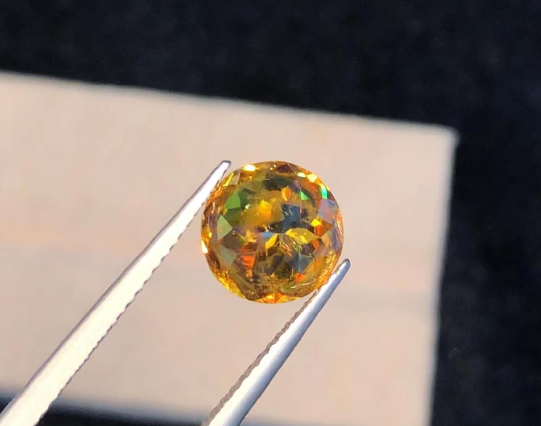 Round Sphene Gemstone: Faceted Titanite, Intense Sparkle (2.715 CT) - 8